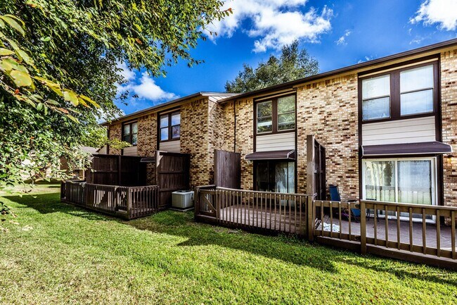 Building Photo - 2521 Crosstimbers Dr