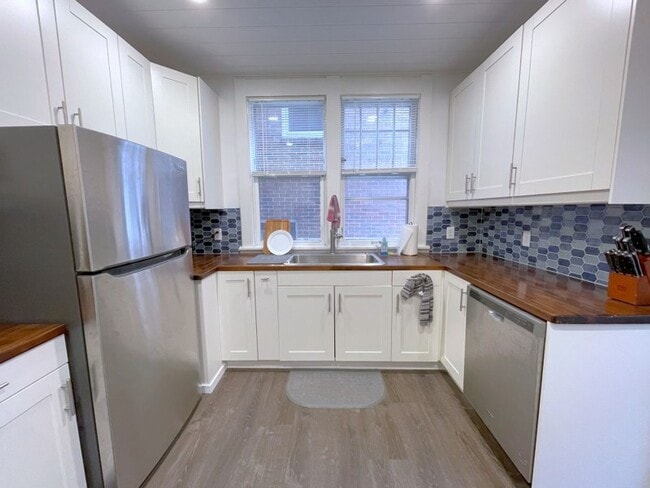 Building Photo - 119 Lathrop St