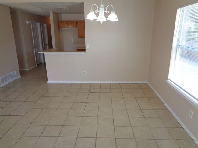 Building Photo - Adorable Single Level Eastside Home With E...