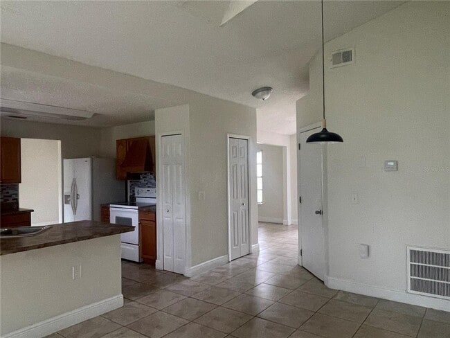 Building Photo - 820 Blanc Ct