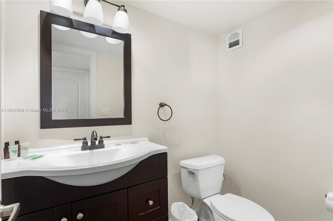 Building Photo - 9440 W Bay Harbor Dr