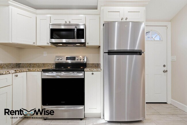 Building Photo - Chestnut Garden Patio Apartments