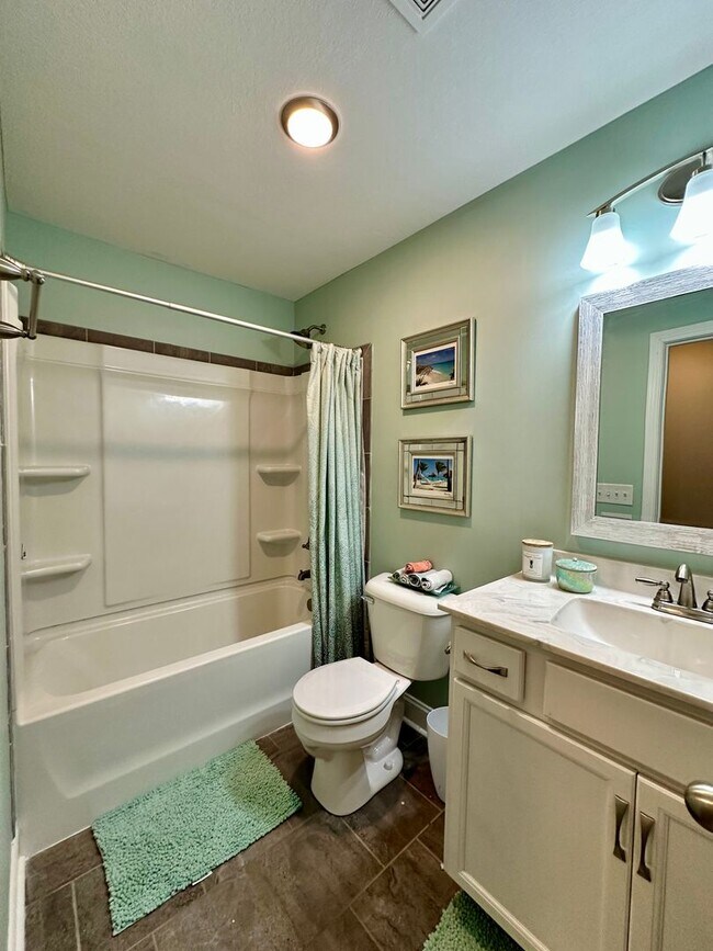 Building Photo - Pet Friendly Three Bedroom with Bonus!