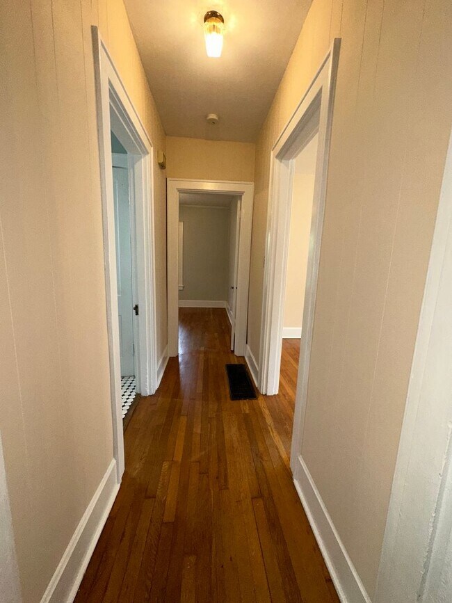 Building Photo - Beautiful, Historic House! Hardwood Floors, Full Basement, Detached Garage; W/D, Pets Ok!