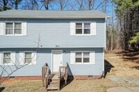 Building Photo - Two Bedroom Home!