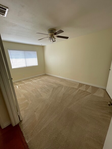 Master bedroom - 21616 Laurelrim Dr