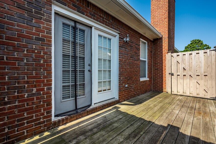Building Photo - 8342 Stark Dr
