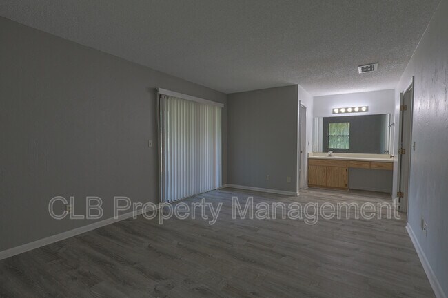 Building Photo - 6175 Sequoia Dr