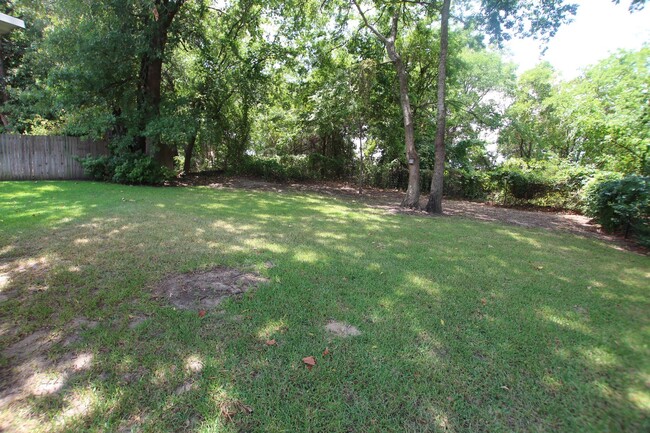 Building Photo - Charming 3 Bedroom in Flint! Coming Soon!