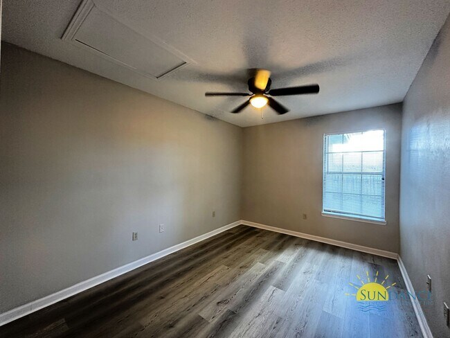 Building Photo - Magnificent 2 Bedroom Townhouse in Fort Walton Beach