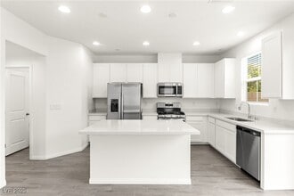 Building Photo - 10146 Glen Aulin St