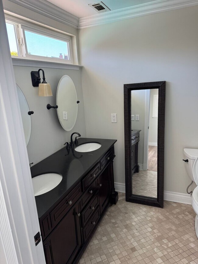 Building Photo - Meticulously Maintained Single-Story Home with Private Pool in Canterbury Village!
