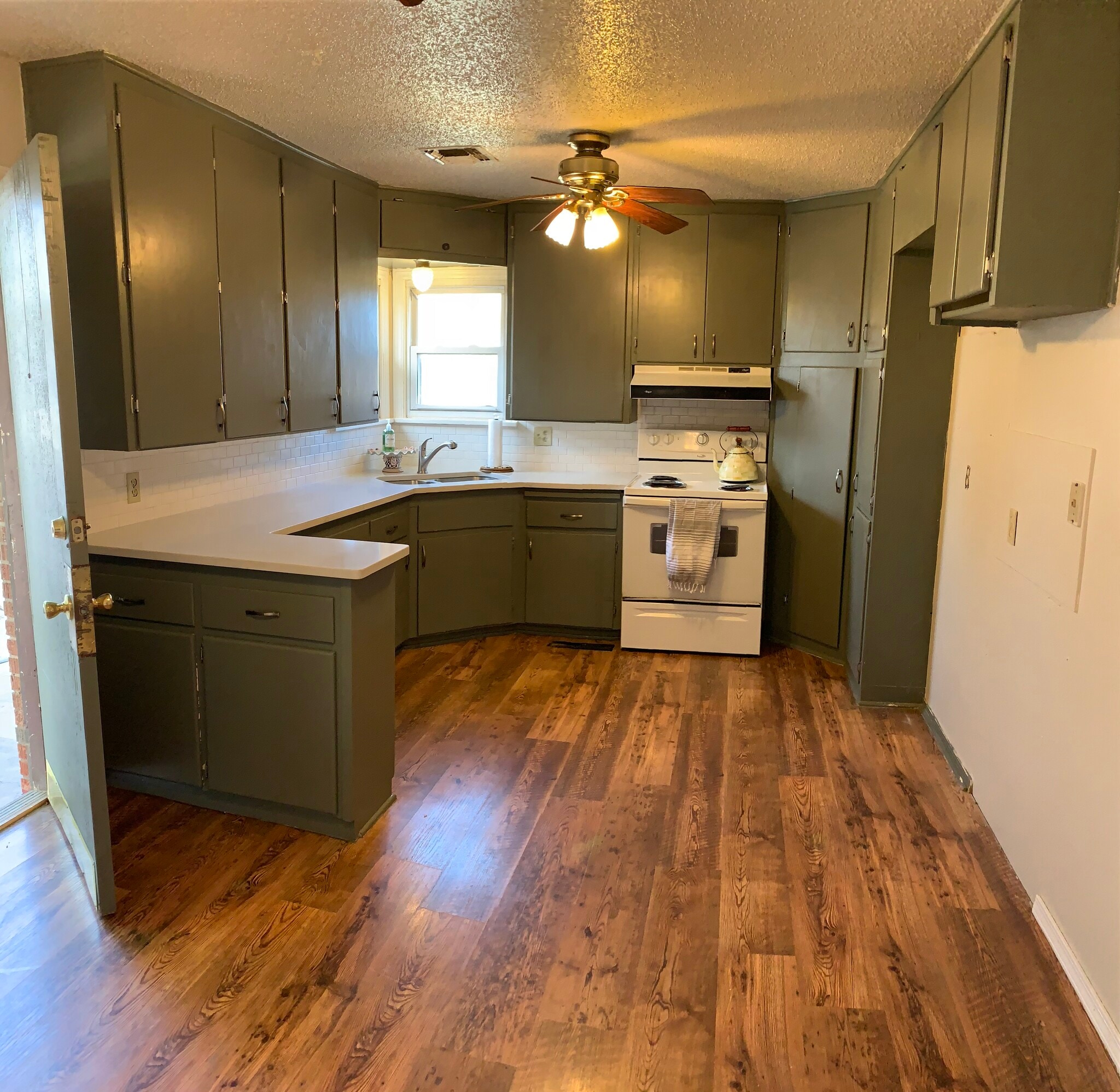 Building Photo - 4509 N Rockwell Ave