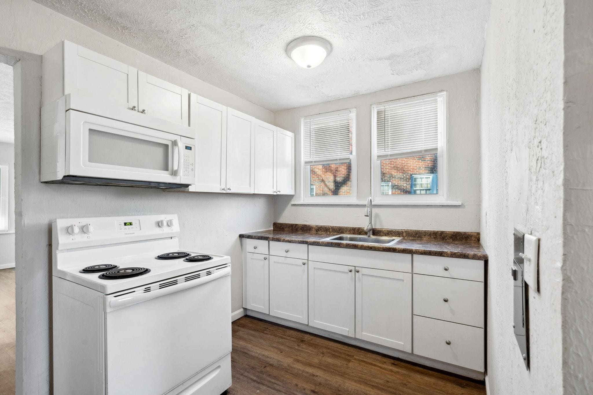 Building Photo - 2112 Catalpa Dr