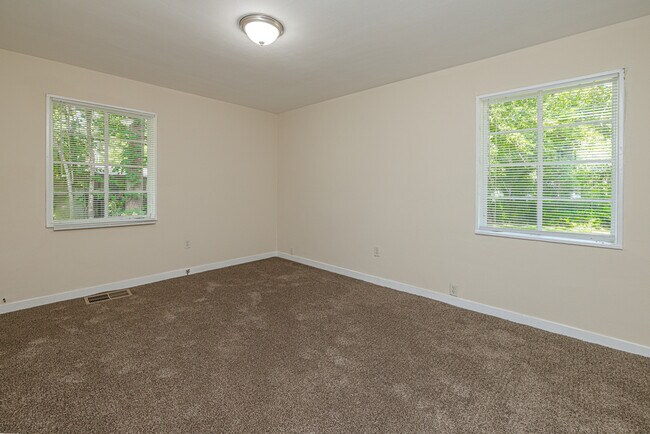 Building Photo - Oak Forest
