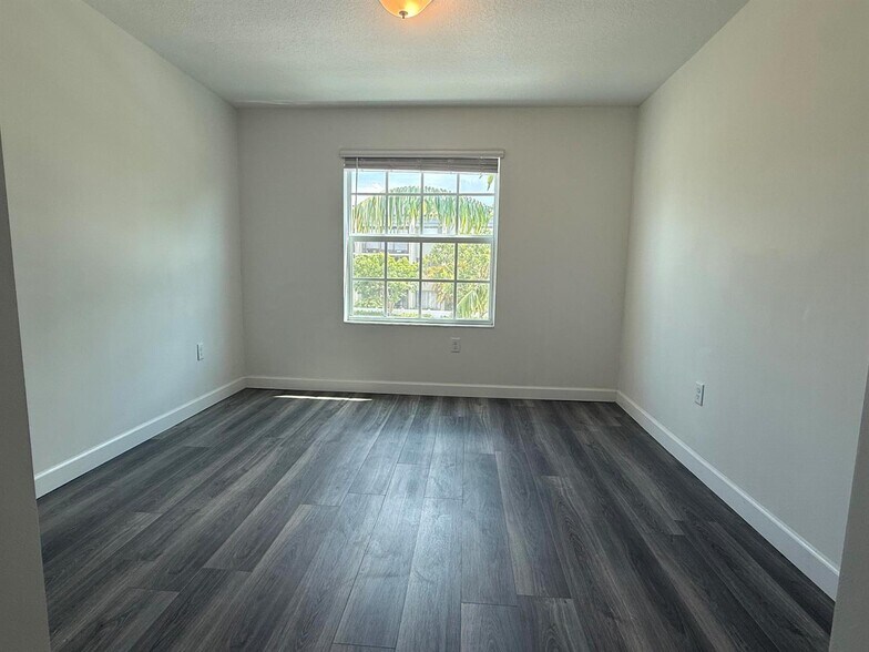 Building Photo - 6907 Broadwater Ln