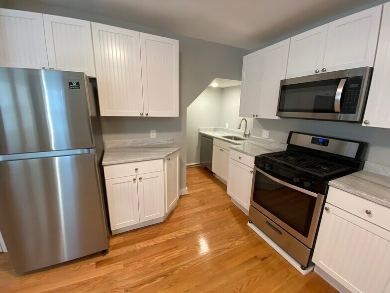 Building Photo - 73 Hall Ave