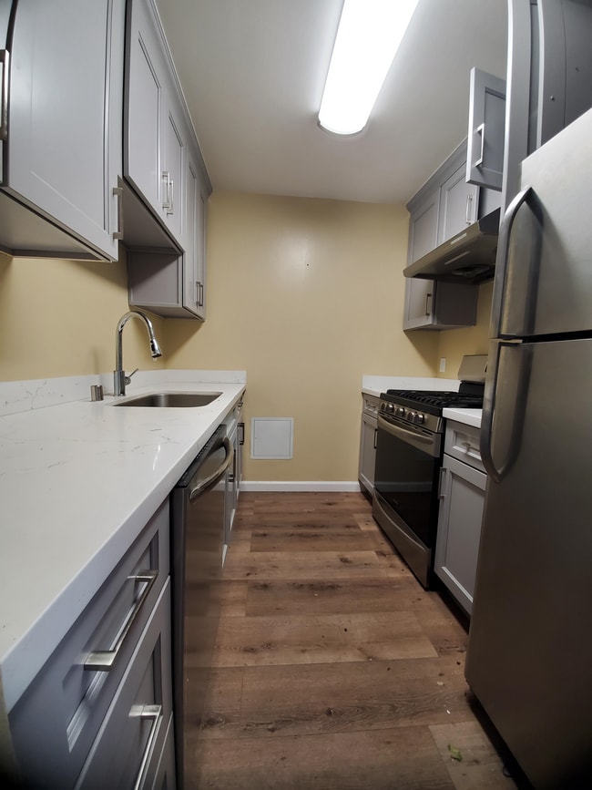 Kitchen - 801 Franklin St