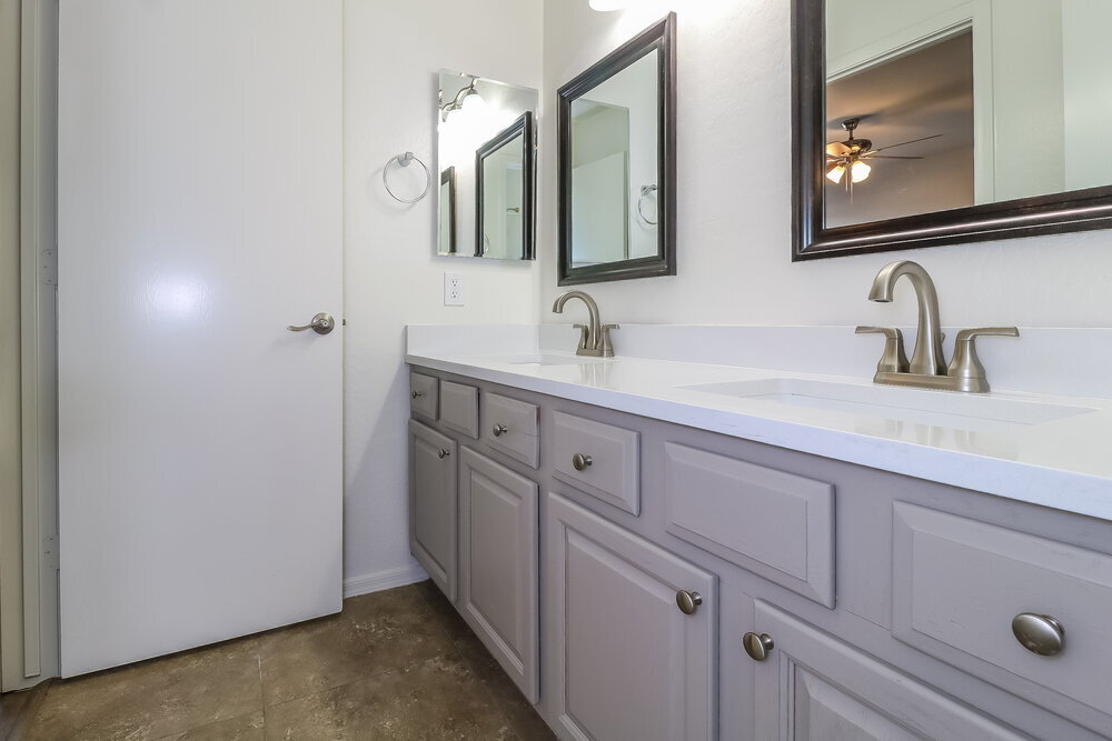 Building Photo - 17143 W Elizabeth Ave