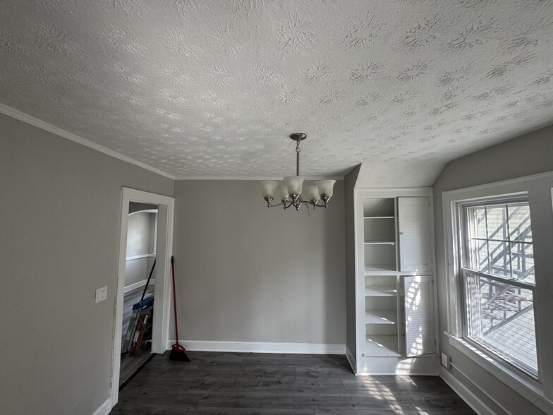 Building Photo - 1335 West Blvd