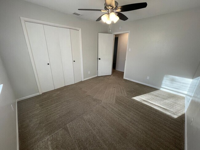 Building Photo - 552 Lawson Ln