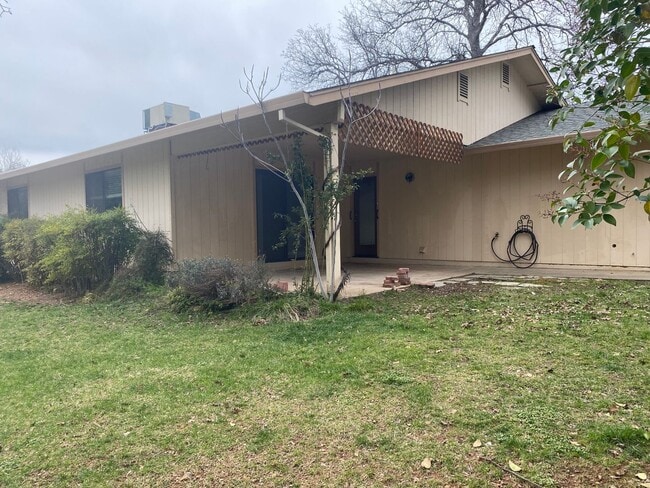 Building Photo - Nice well cared for home in desirable Edge...