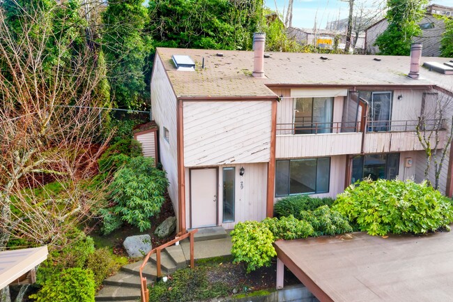 Building Photo - 3 Bedroom South Seattle Townhouse NO CARPETS