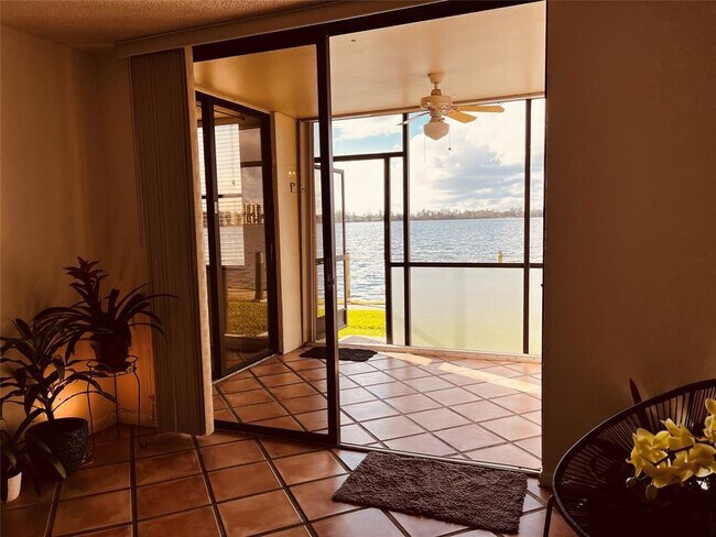 Building Photo - 111 Lake Emerald Dr