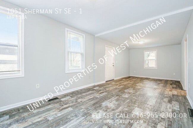 Building Photo - Available Now | 4 Bedroom 1 Bath Lower Lev...