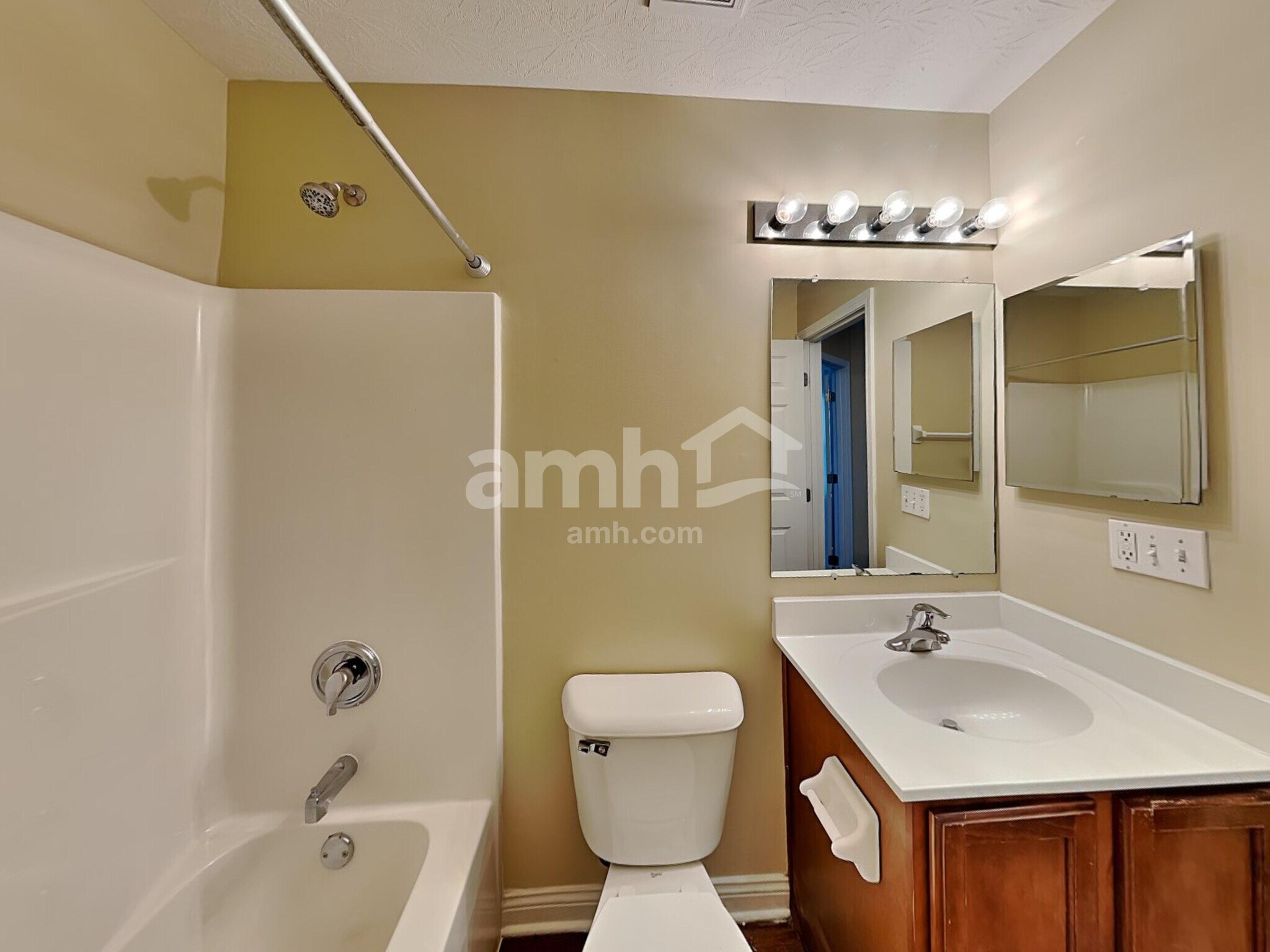 Building Photo - 270 Huntington Dr