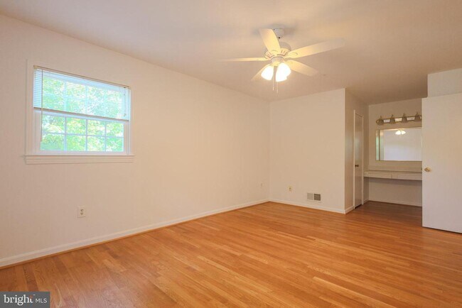Building Photo - 6431 Brentford Dr