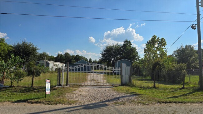 Building Photo - 2717 County Rd 3479B