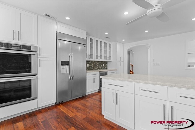 Building Photo - Spacious 5-Bedroom Home with Modern Amenit...