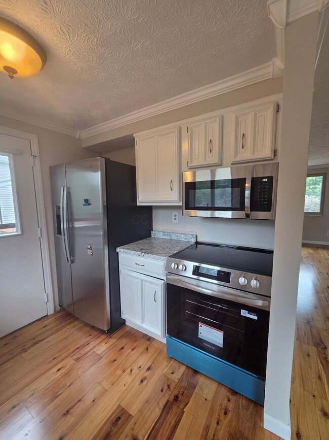 Building Photo - 5225 Wolf Run Dr
