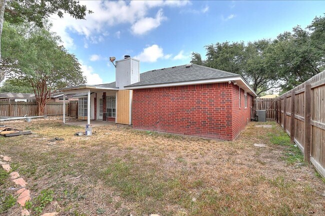 Building Photo - 6405 Clairfield St