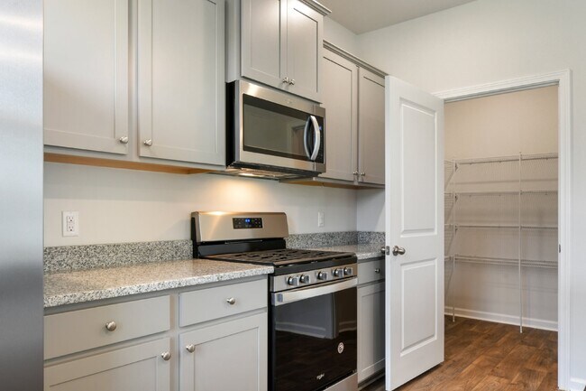 Building Photo - Charming 4 Bed Rental Home Located in Cypress Ridge!