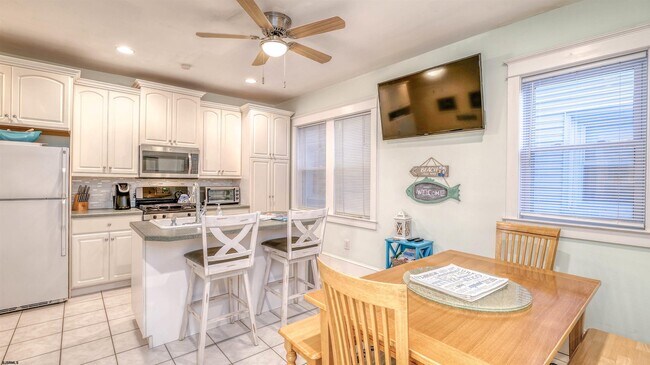 Building Photo - 1102 Wesley Ave