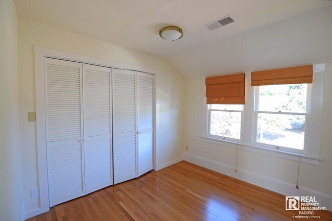 Building Photo - Cozy 3 Bedroom Near 4th Street - Ready to move in!