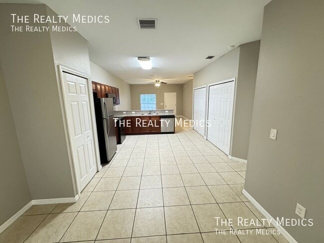 Building Photo - 548 Albatross Dr