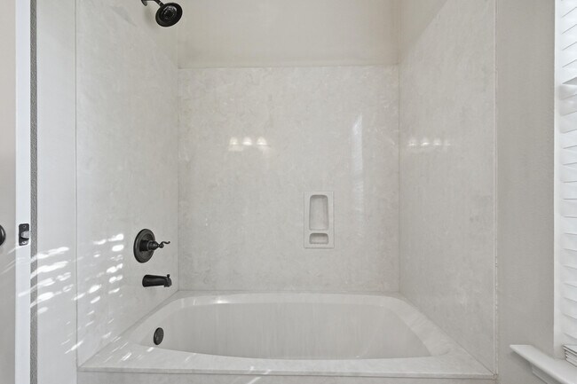 Building Photo - 1705 19th St