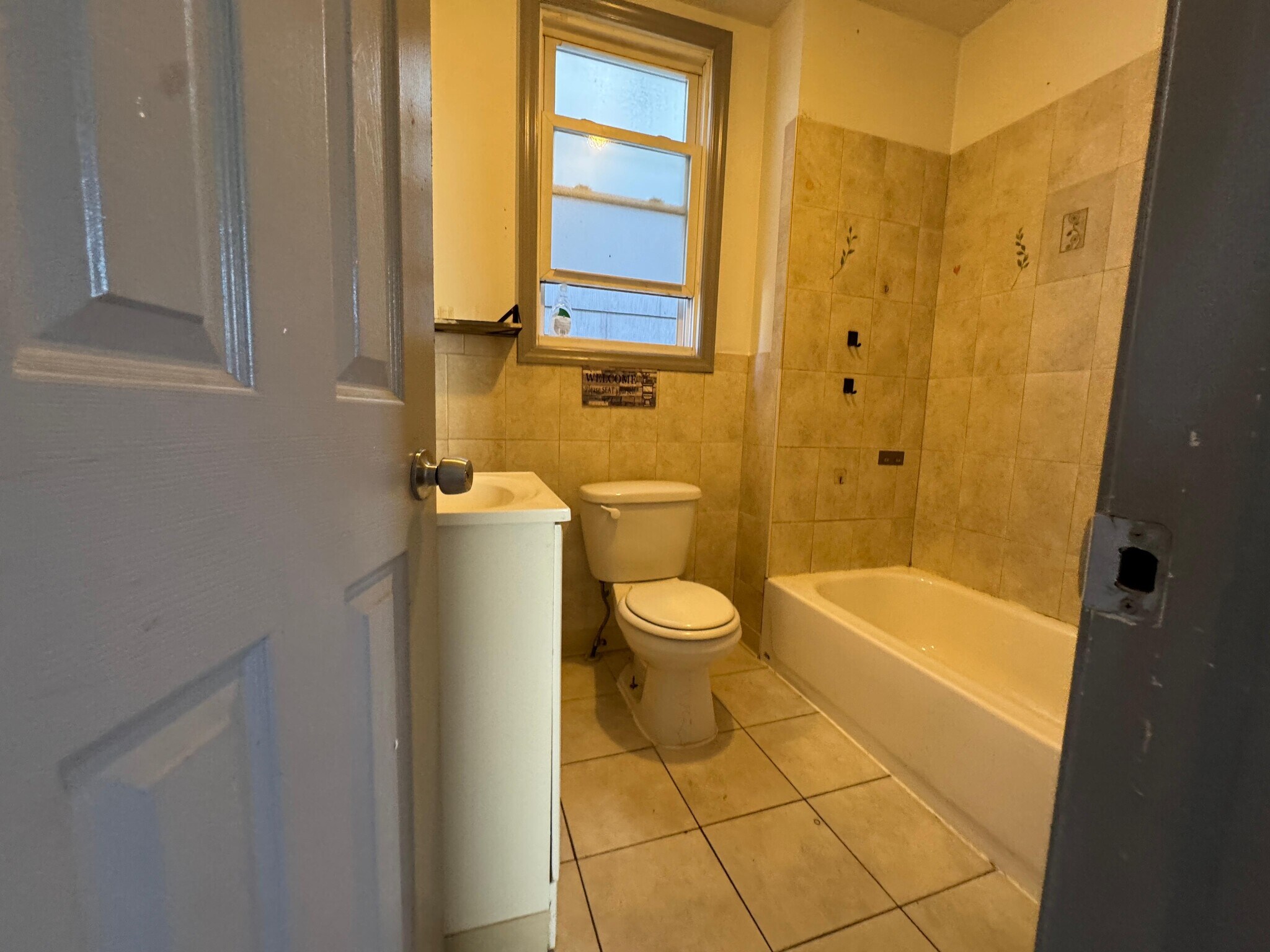 Building Photo - 16 E Bidwell Ave