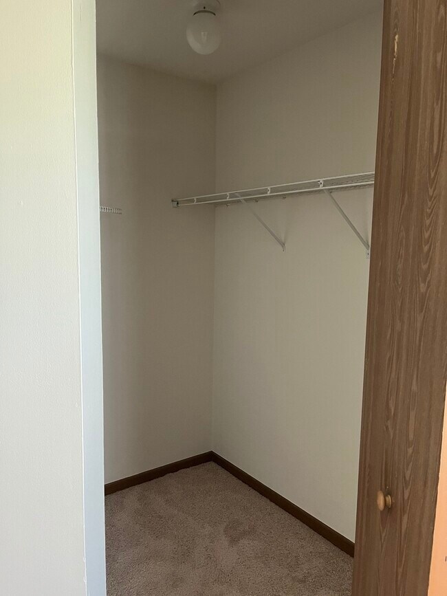 Building Photo - 1744 Eastwood Ct