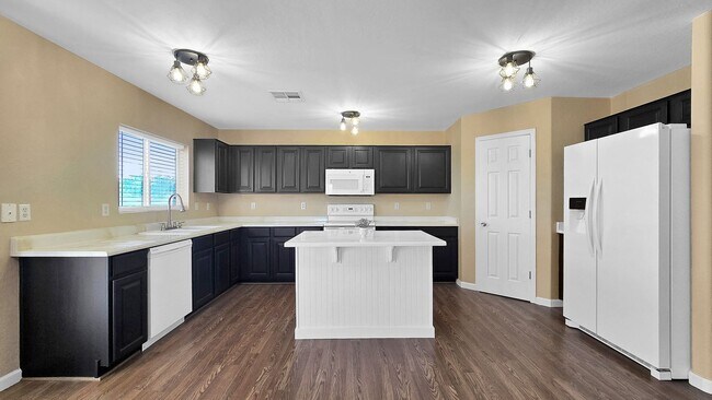 Building Photo - Newly remodeled interior! Excellent price!