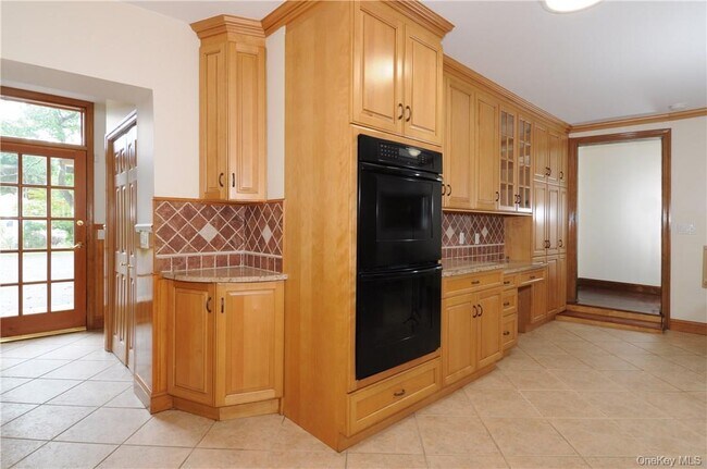 Building Photo - 136 Harriman Rd