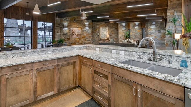 Building Photo - 10909 Los Alamos Dr