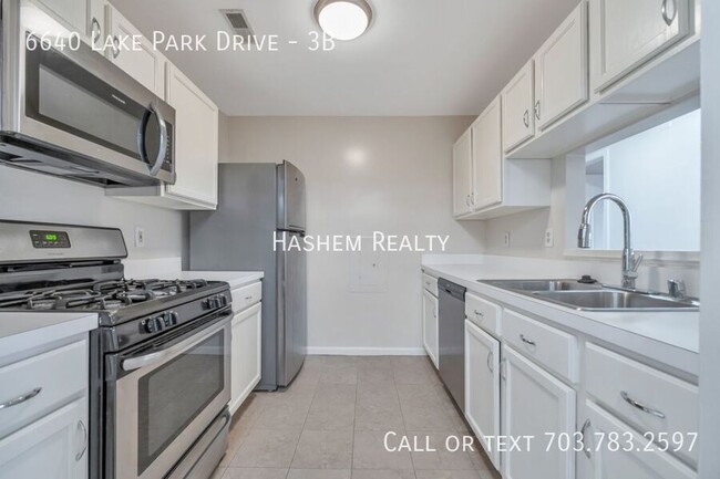 Building Photo - 6640 Lake Park Dr