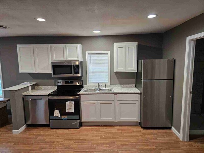 Building Photo - 4831 S 30th W Ave