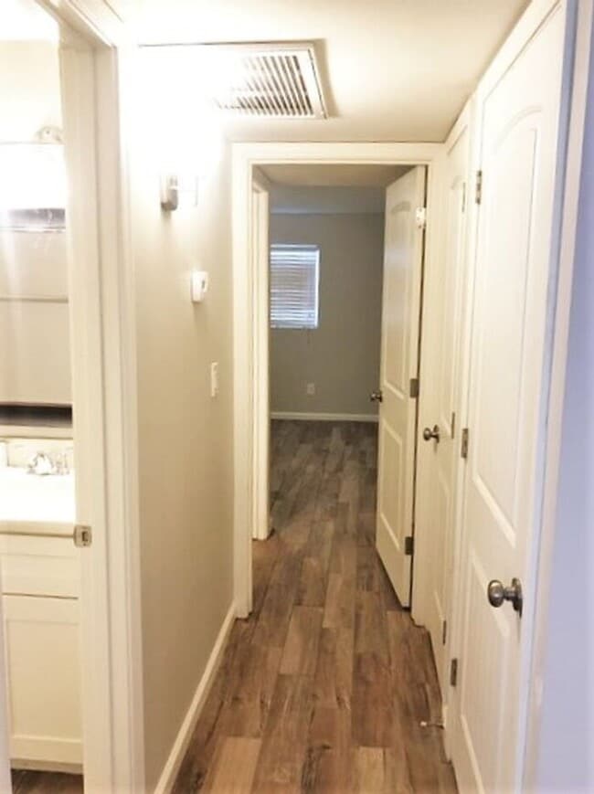 Building Photo - Remodeled 2 bedroom / 2 Full Bath