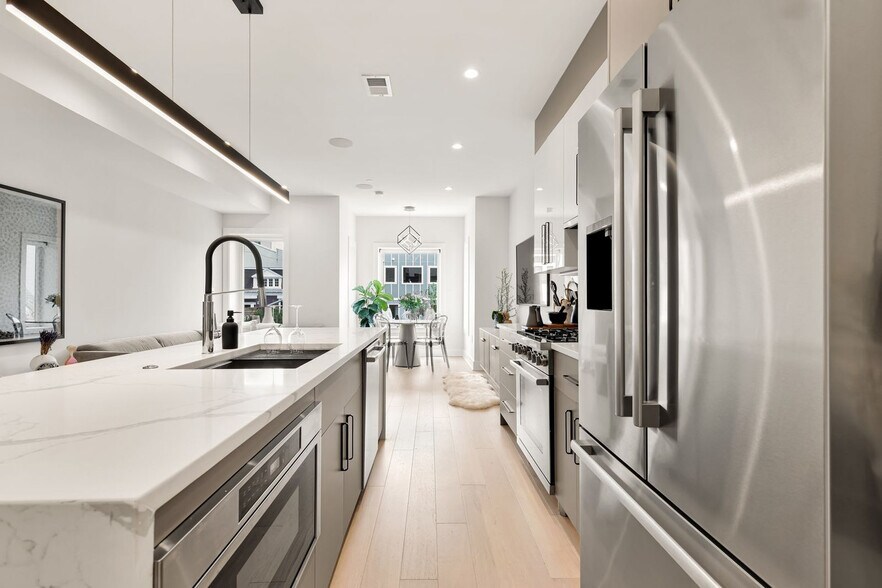 Building Photo - 2478 1/2 Ontario Road Northwest-SI ID1587648P