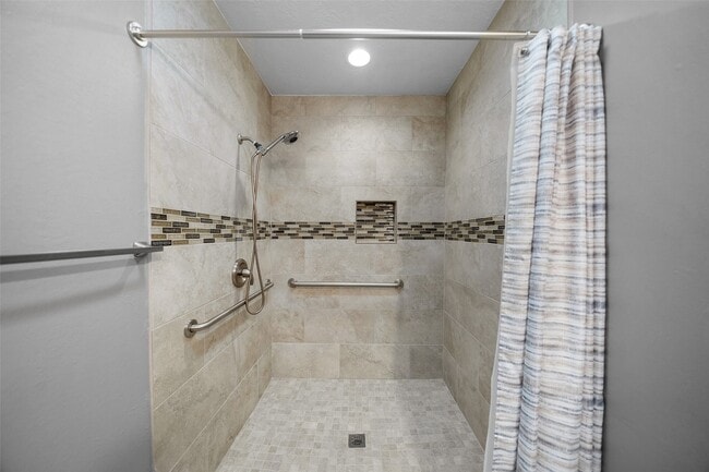 Building Photo - 7 Rockridge Ct